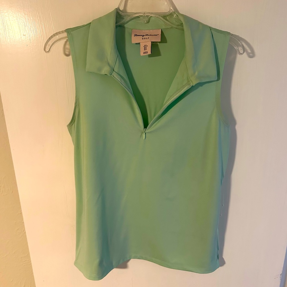 Designer Tommy Bahama Golf Top size Large 💙💚